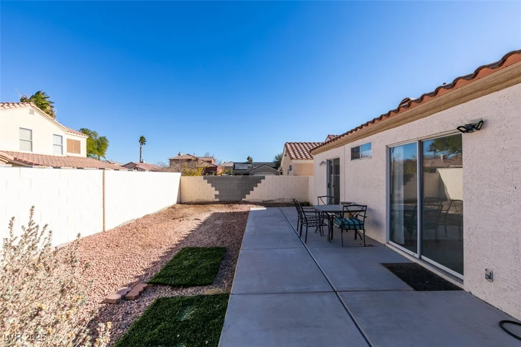 162 Windy Creek, Las Vegas, NV 89123