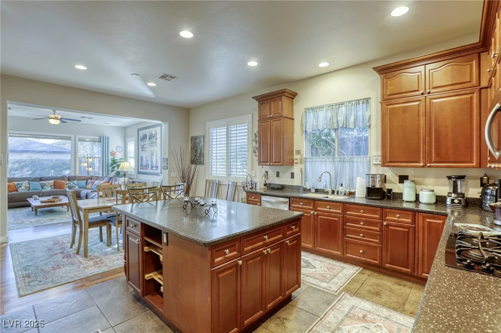 9343 White Waterfall, Las Vegas, NV 89149
