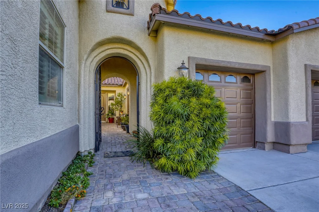 9343 White Waterfall, Las Vegas, NV 89149