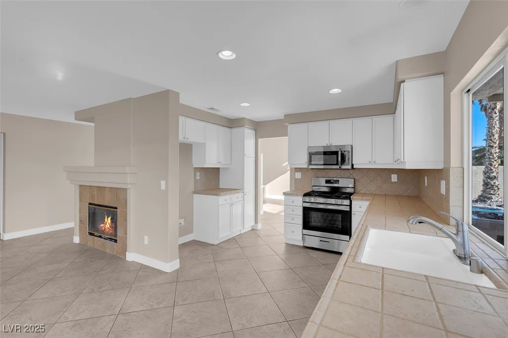 421 Flores, Las Vegas, NV 89123