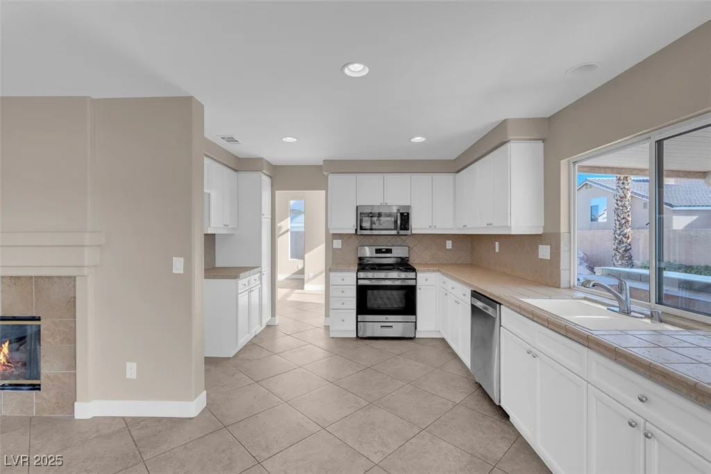421 Flores, Las Vegas, NV 89123
