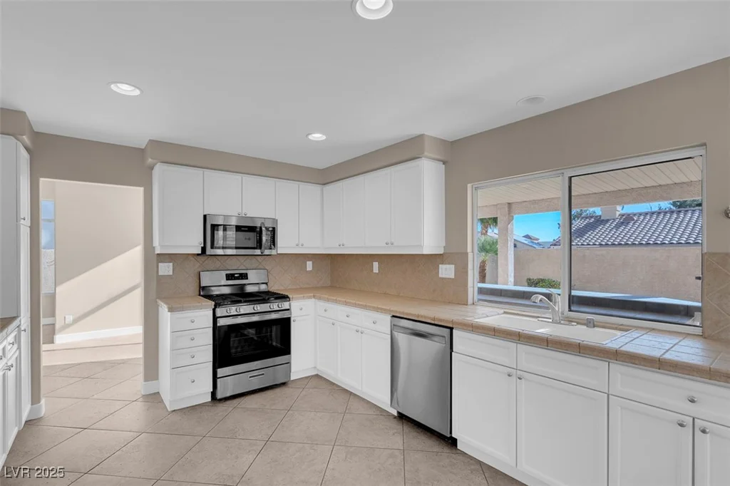 421 Flores, Las Vegas, NV 89123