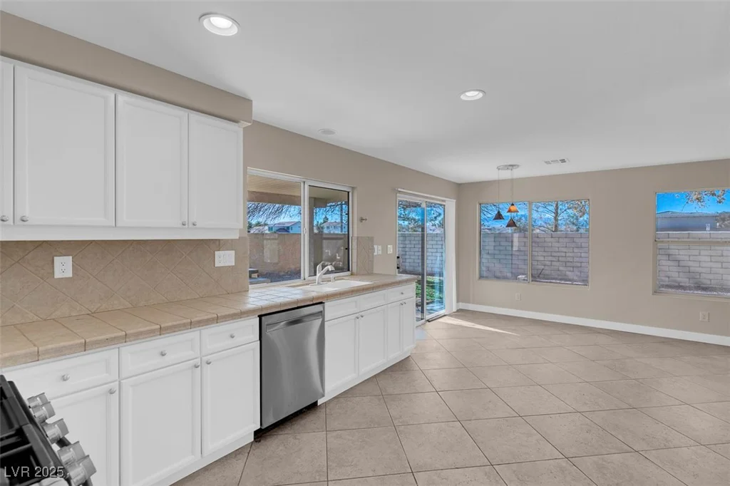 421 Flores, Las Vegas, NV 89123