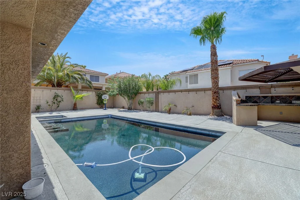 10701 Penfolds, Las Vegas, NV 89183