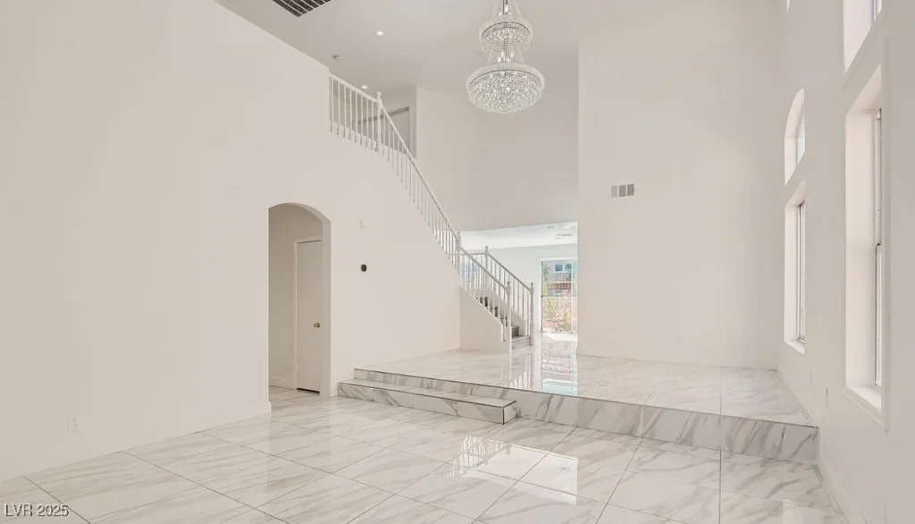 9893 Canyon Peak, Las Vegas, NV 89147