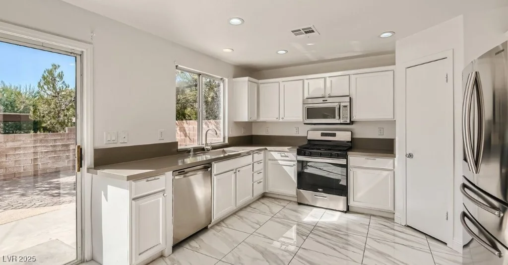 9893 Canyon Peak, Las Vegas, NV 89147