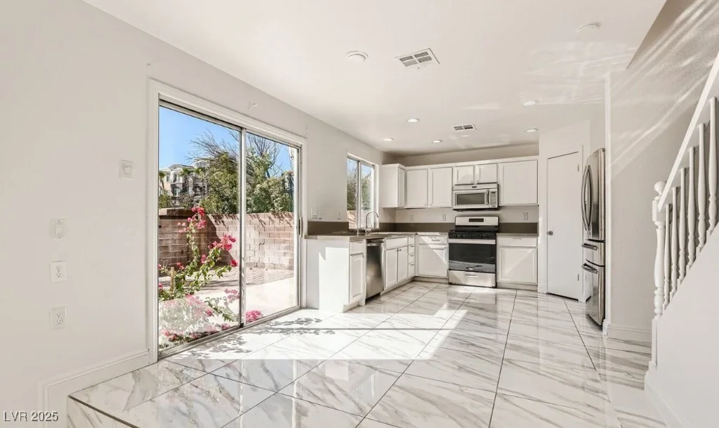 9893 Canyon Peak, Las Vegas, NV 89147