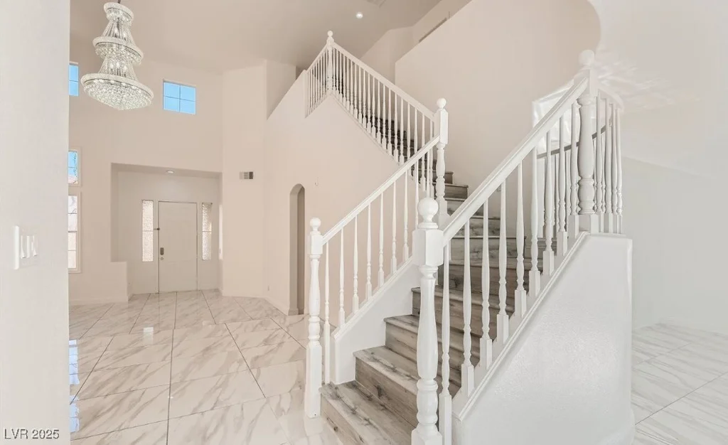 9893 Canyon Peak, Las Vegas, NV 89147