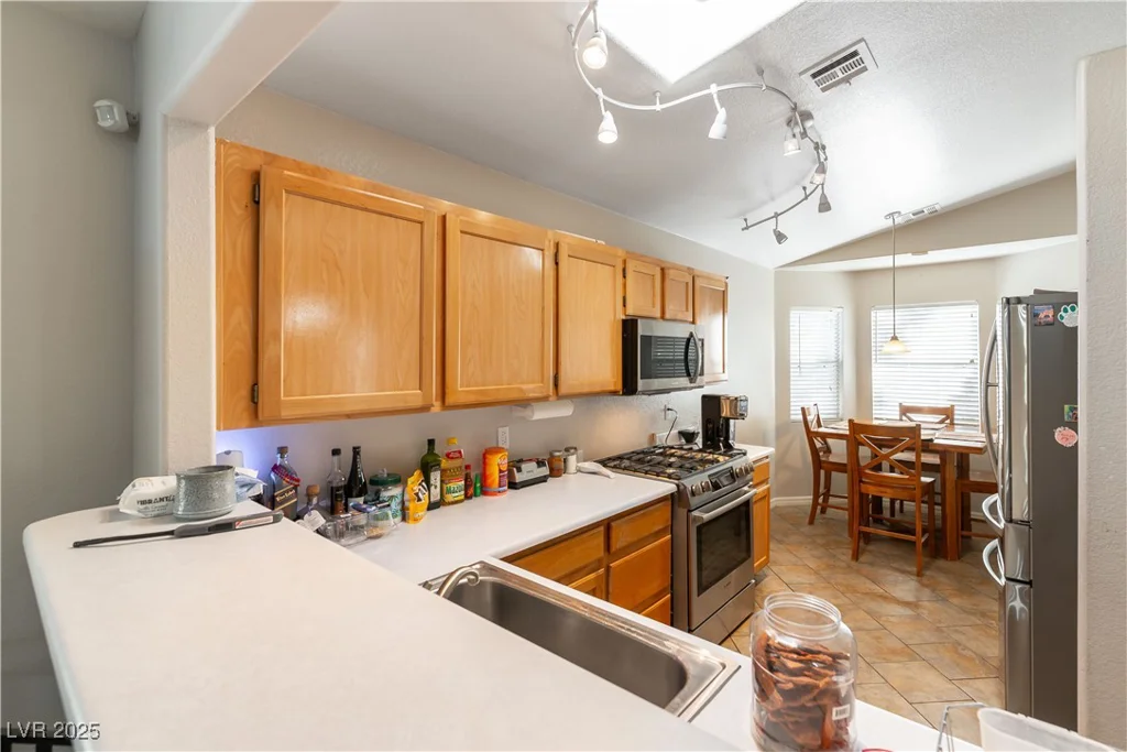 7258 Rock Castle, Las Vegas, NV 89130