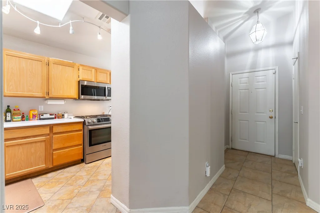 7258 Rock Castle, Las Vegas, NV 89130