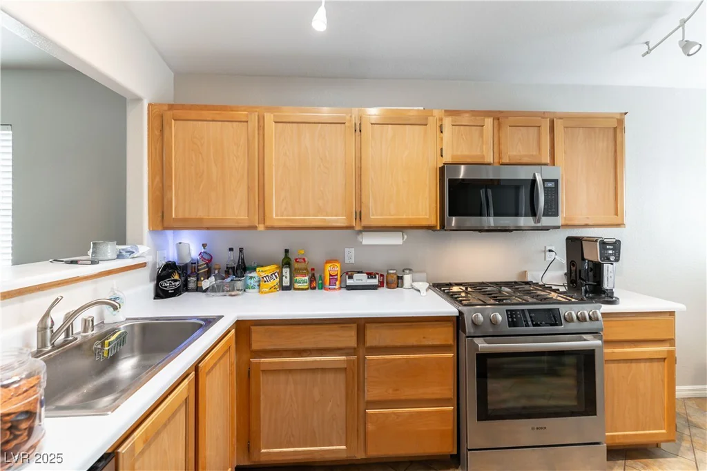 7258 Rock Castle, Las Vegas, NV 89130