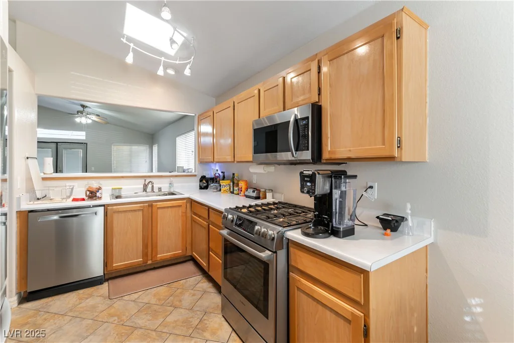 7258 Rock Castle, Las Vegas, NV 89130