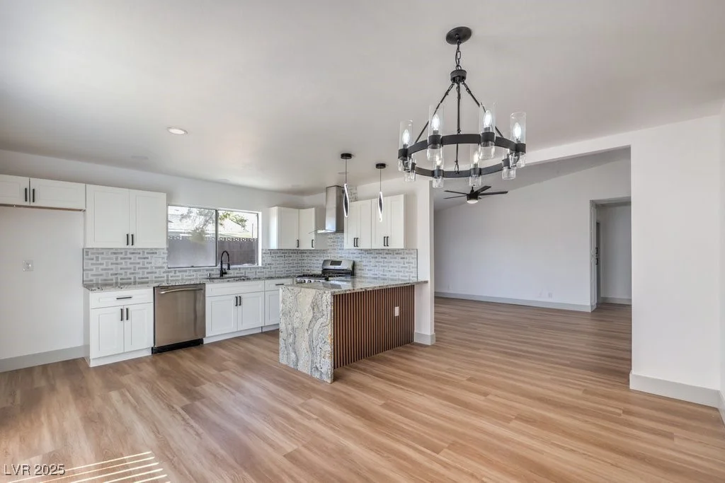 4111 Saint Louis, Las Vegas, NV 89104