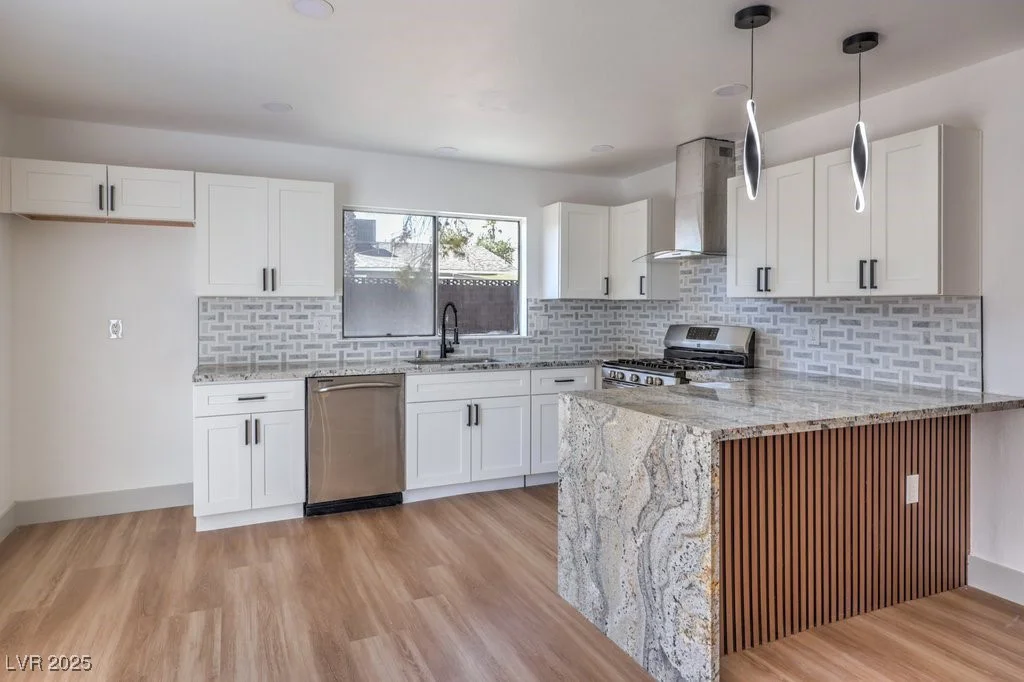 4111 Saint Louis, Las Vegas, NV 89104