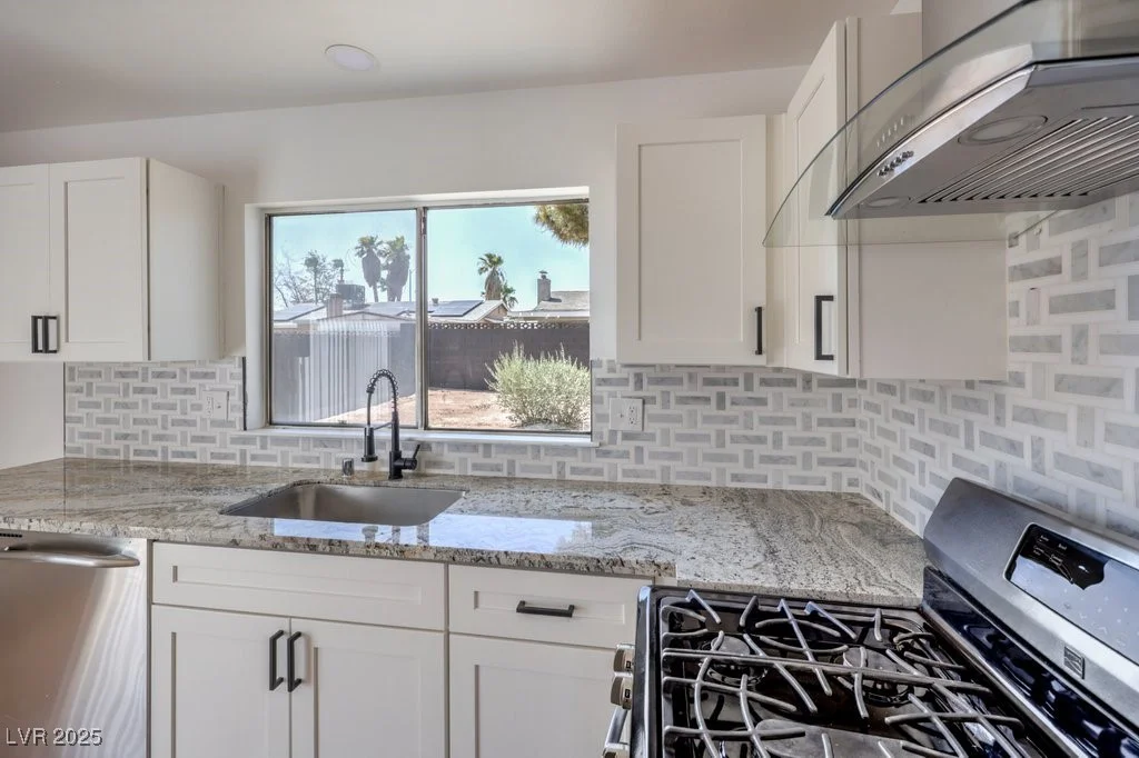 4111 Saint Louis, Las Vegas, NV 89104