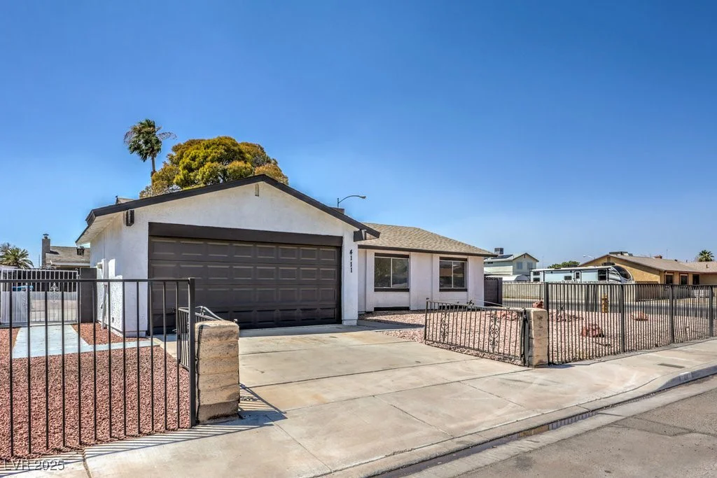 4111 Saint Louis, Las Vegas, NV 89104
