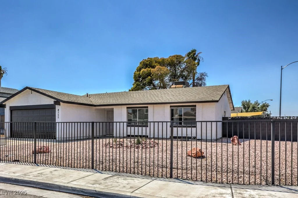 4111 Saint Louis, Las Vegas, NV 89104
