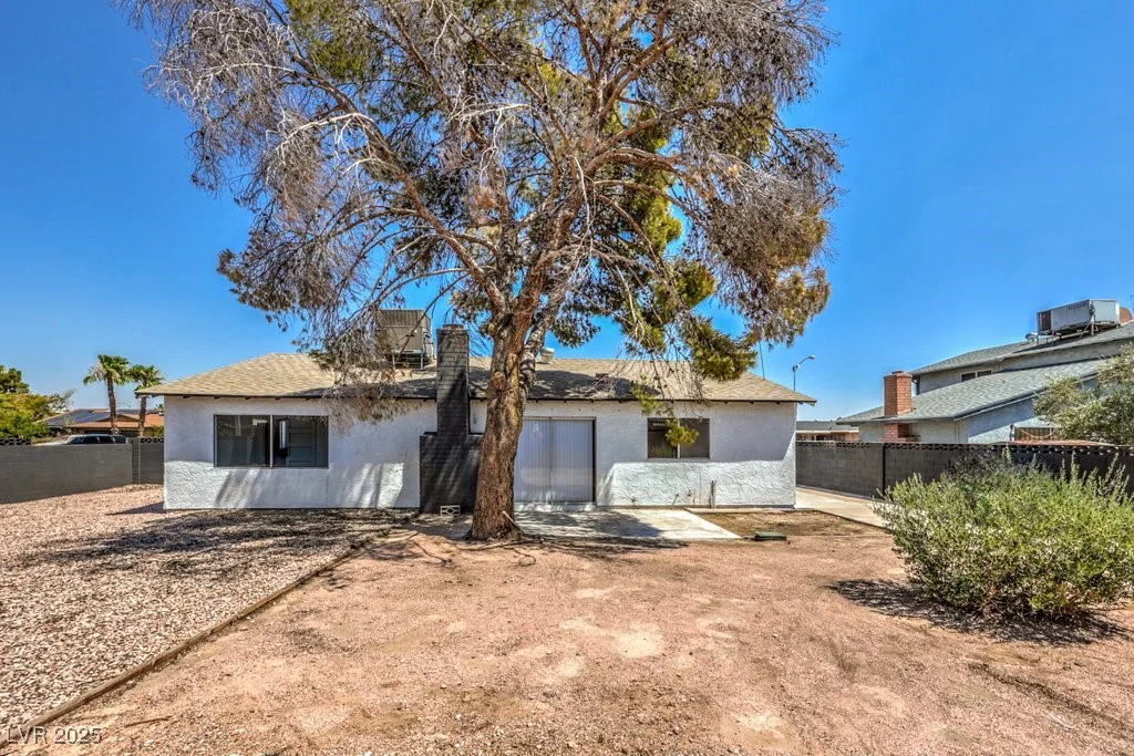 4111 Saint Louis, Las Vegas, NV 89104