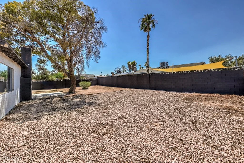 4111 Saint Louis, Las Vegas, NV 89104