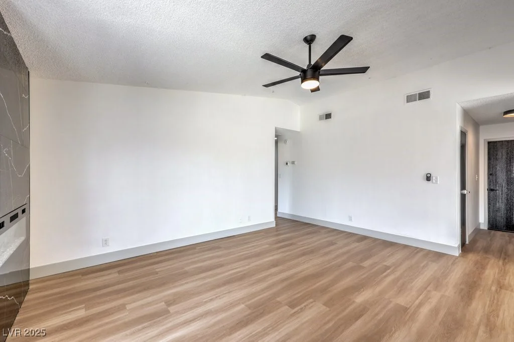 4111 Saint Louis, Las Vegas, NV 89104