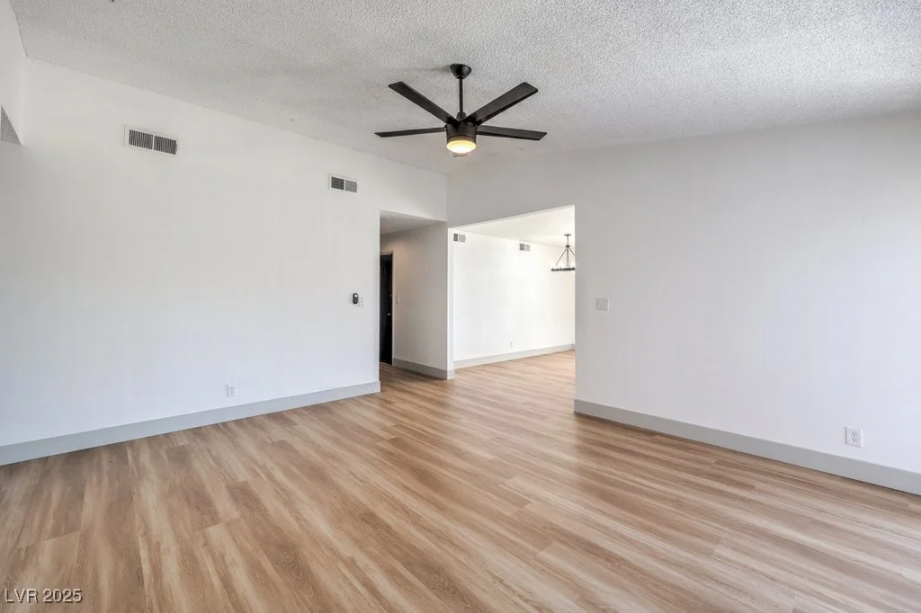 4111 Saint Louis, Las Vegas, NV 89104