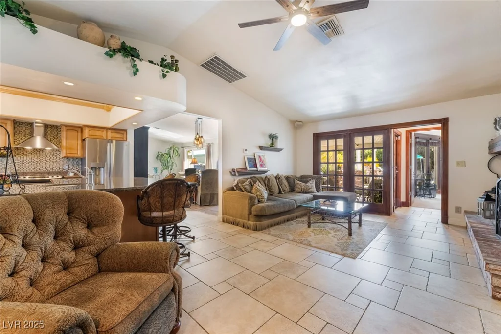 6377 Concho, Las Vegas, NV 89146