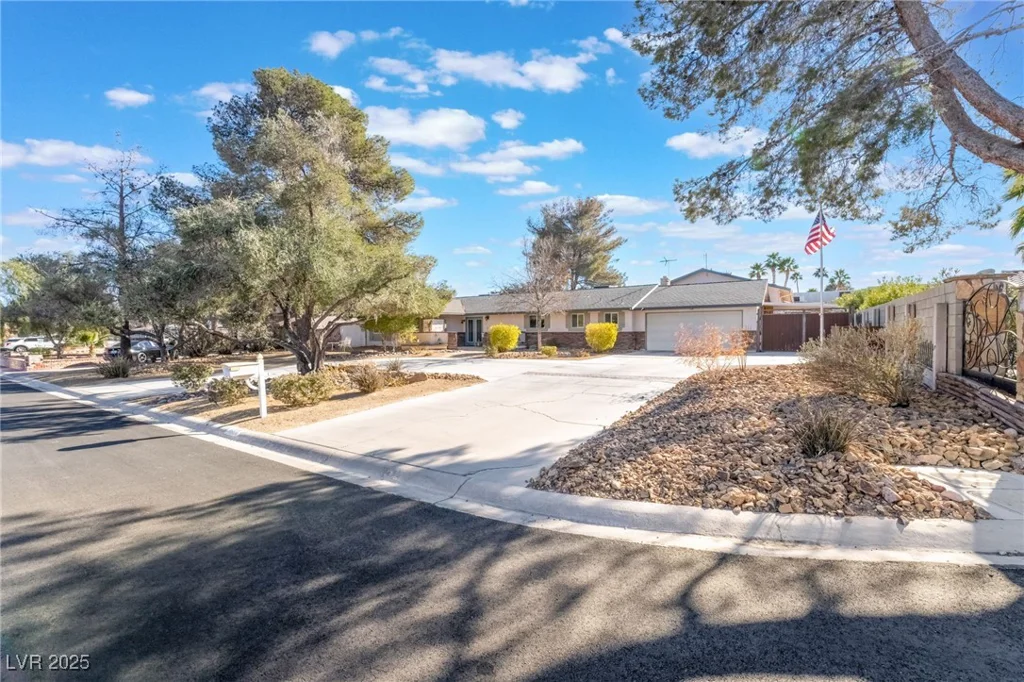 6377 Concho, Las Vegas, NV 89146