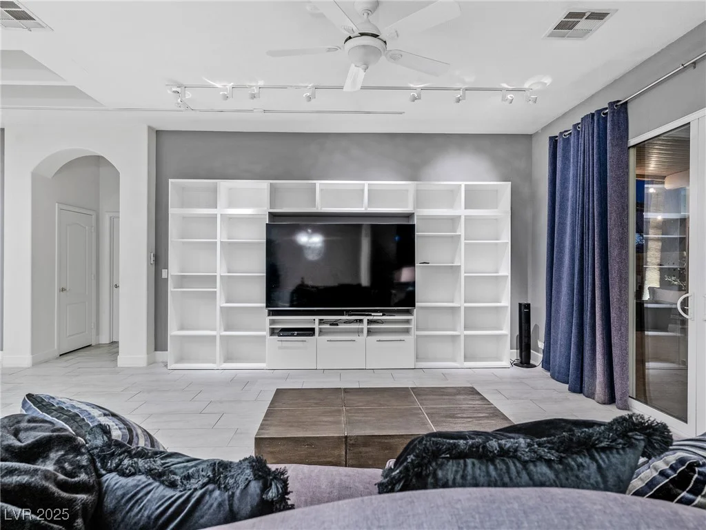 8065 Lapis Harbor, Las Vegas, NV 89117