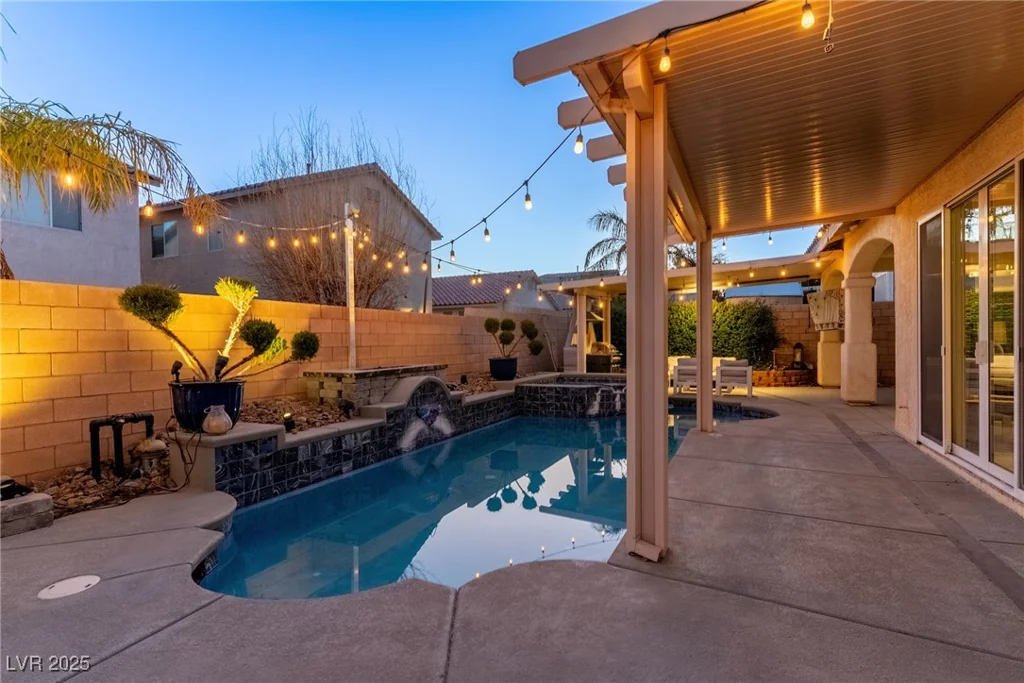 8065 Lapis Harbor, Las Vegas, NV 89117