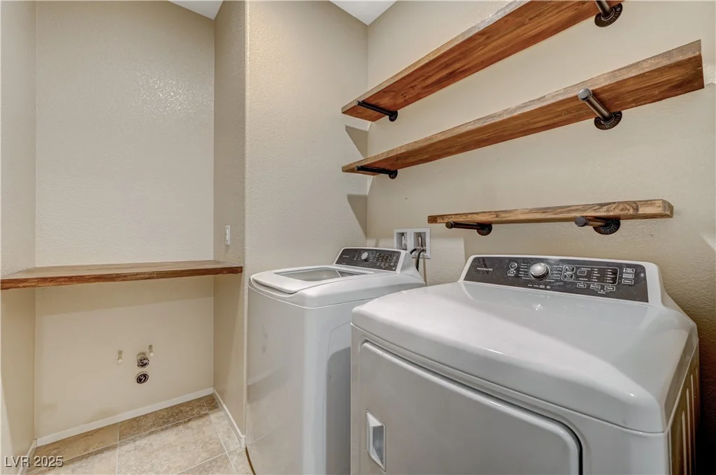 5862 Peridot Falls, Las Vegas, NV 89130