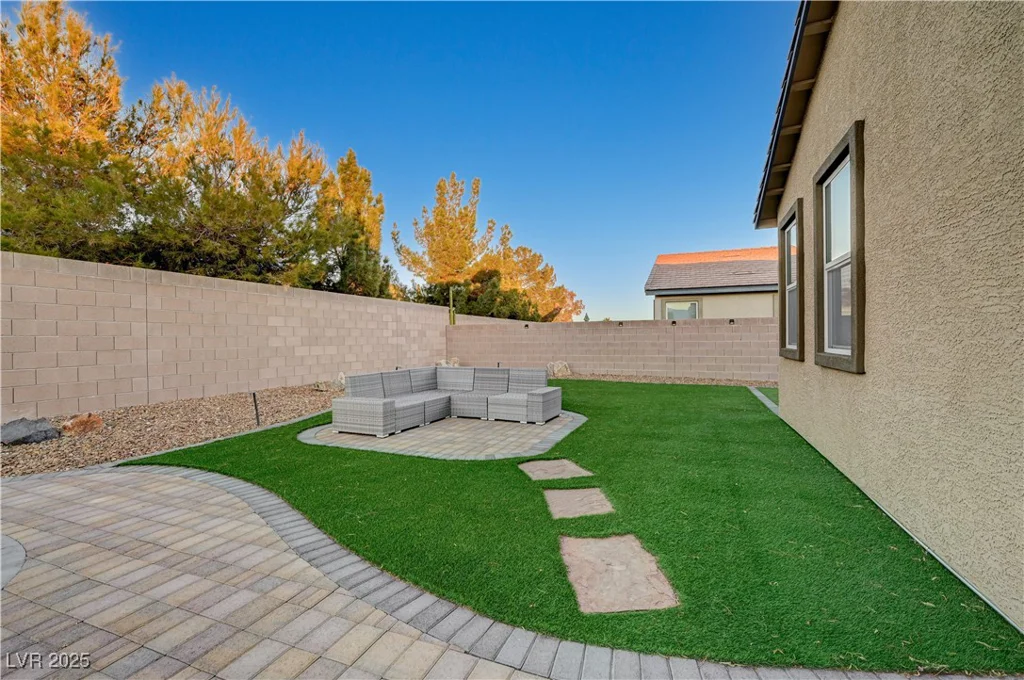 5862 Peridot Falls, Las Vegas, NV 89130