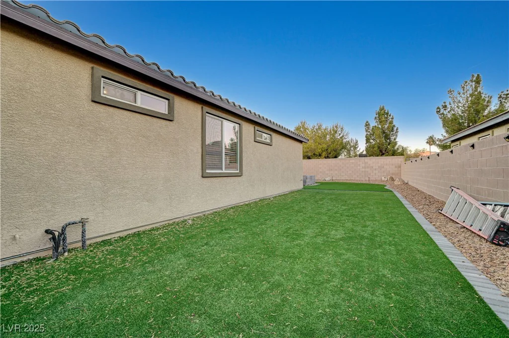 5862 Peridot Falls, Las Vegas, NV 89130