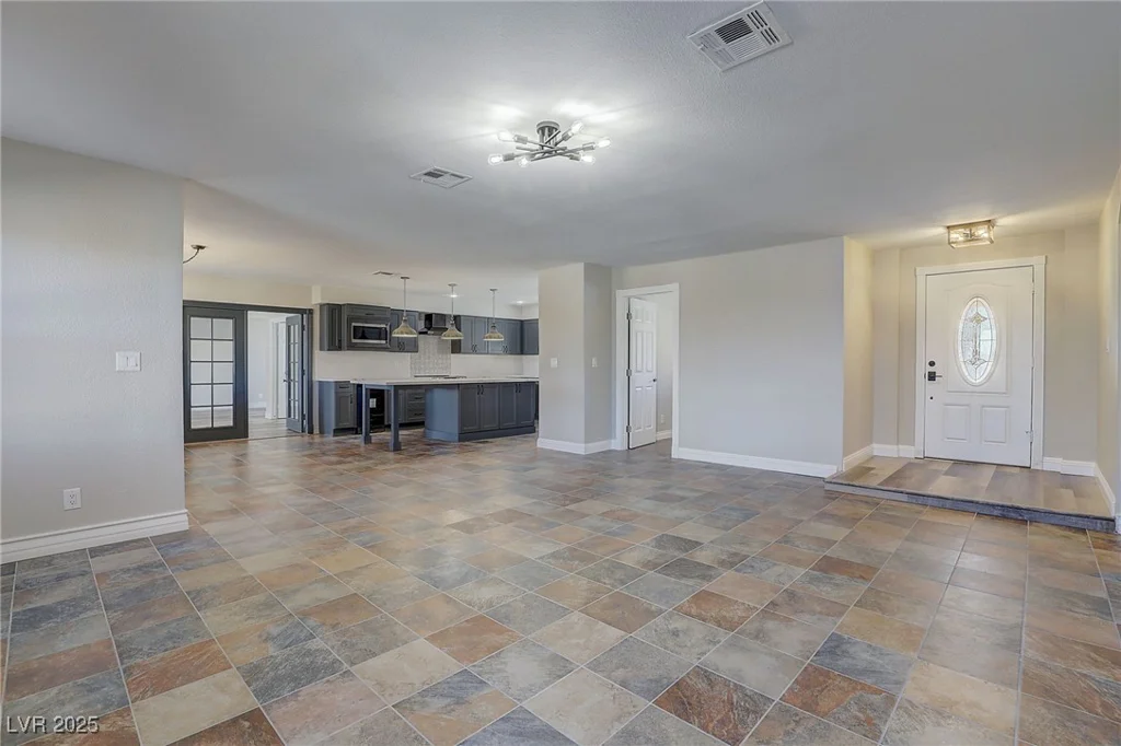 8870 Craig, Las Vegas, NV 89129