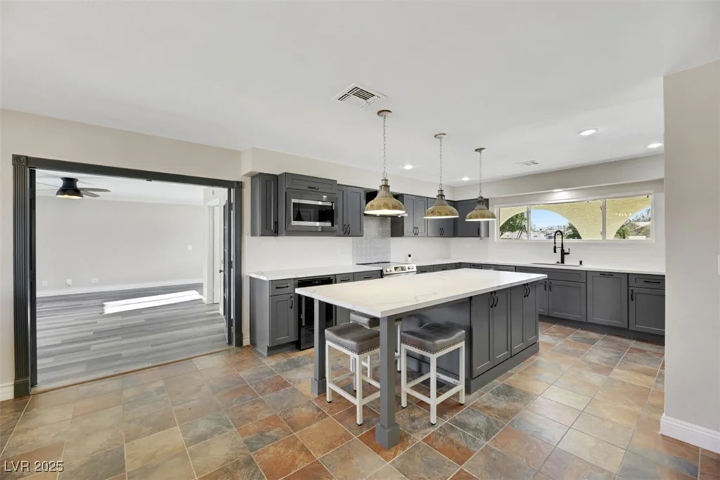 8870 Craig, Las Vegas, NV 89129