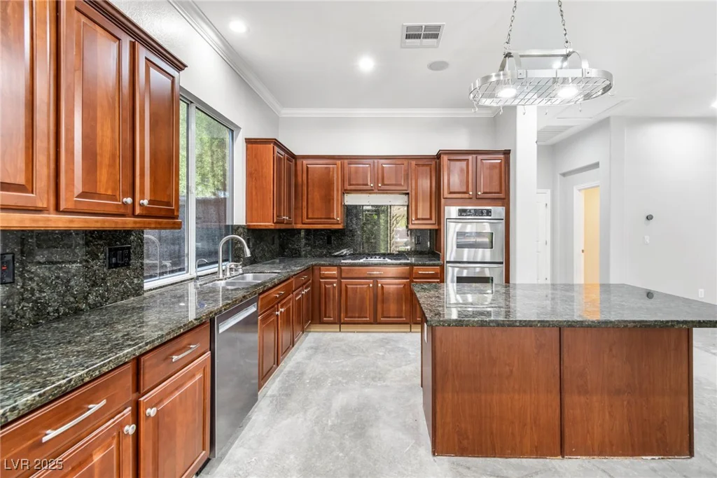 10077 Clifton Forge, Las Vegas, NV 89148