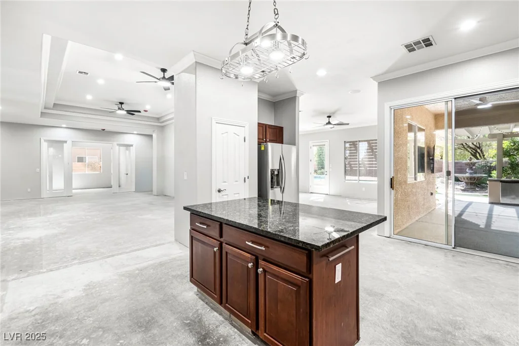 10077 Clifton Forge, Las Vegas, NV 89148