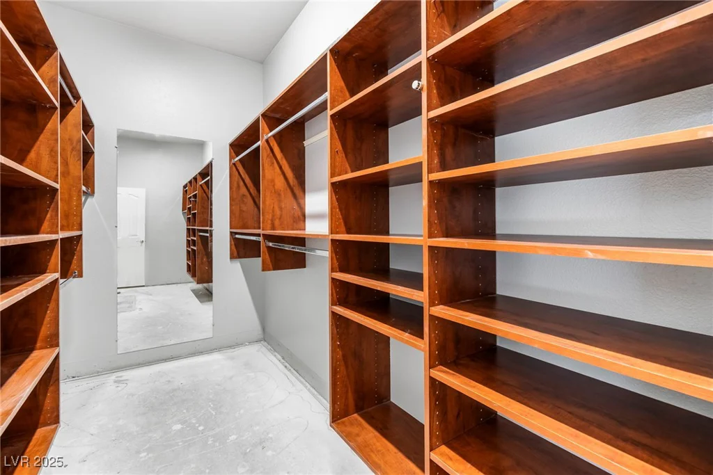 10077 Clifton Forge, Las Vegas, NV 89148