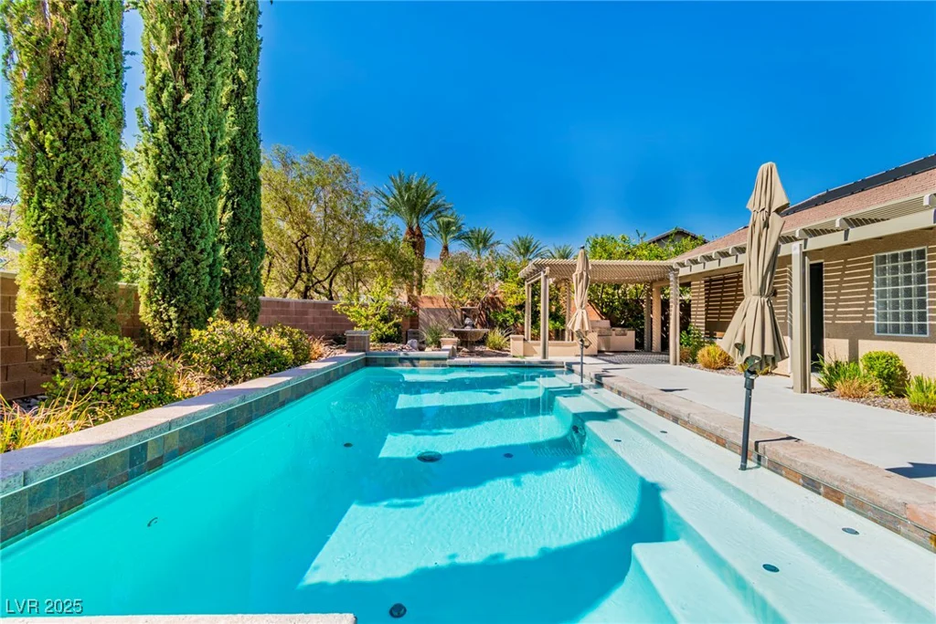 10077 Clifton Forge, Las Vegas, NV 89148