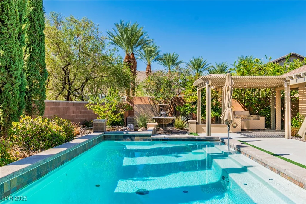 10077 Clifton Forge, Las Vegas, NV 89148