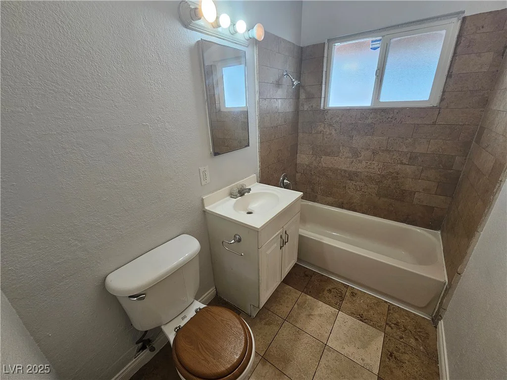 2208 Washington, Las Vegas, NV 89106