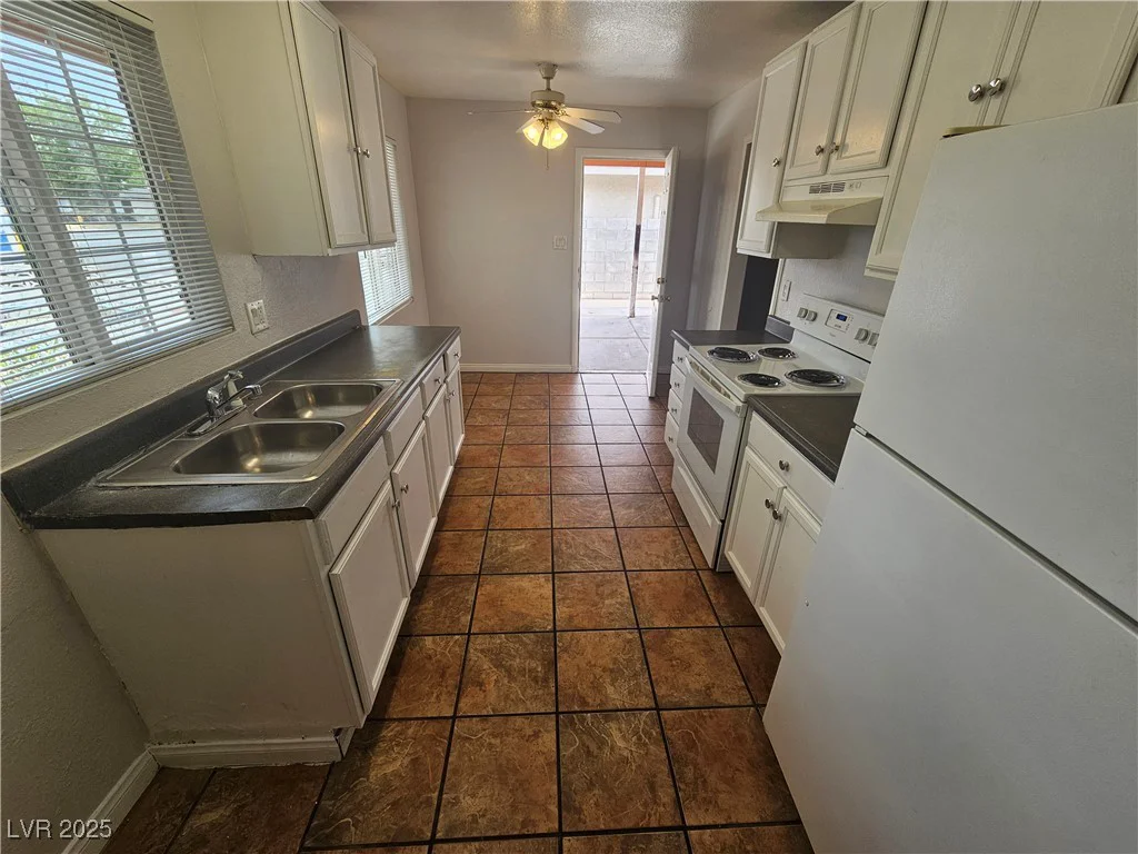 2208 Washington, Las Vegas, NV 89106