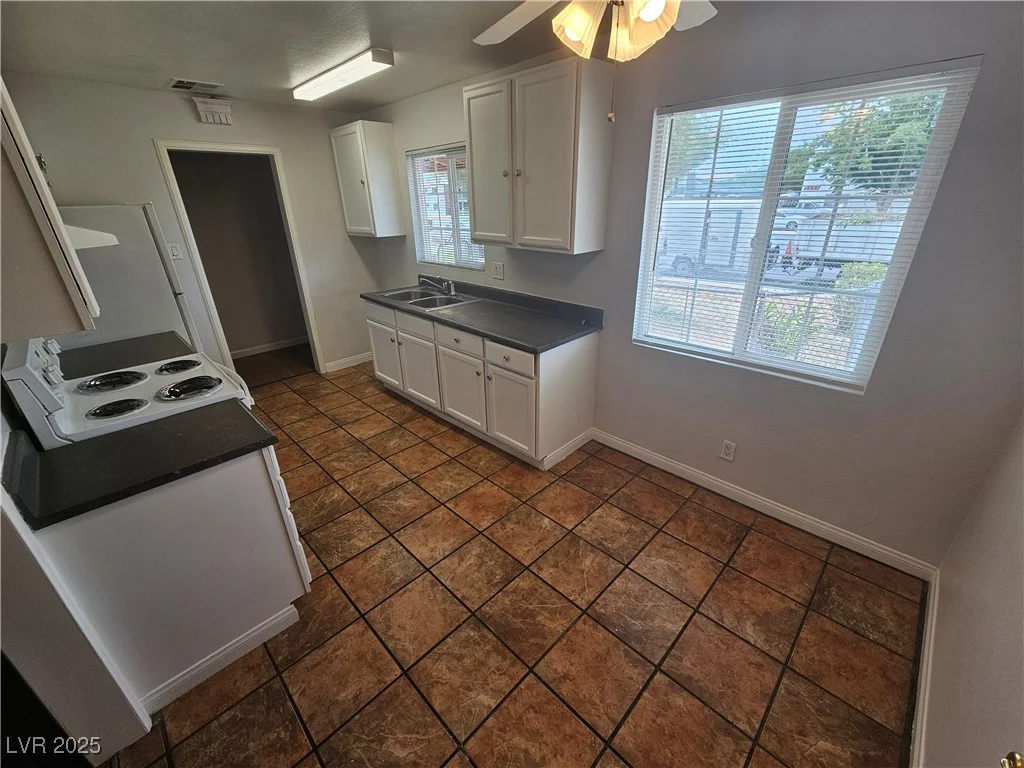 2208 Washington, Las Vegas, NV 89106