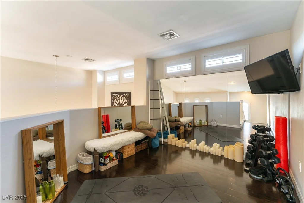 1511 Plaza Centre, Las Vegas, NV 89135