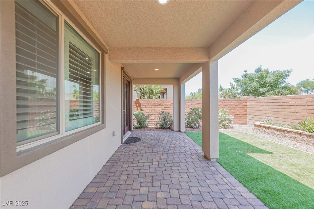 10718 Glowing Dawn, Las Vegas, NV 89135