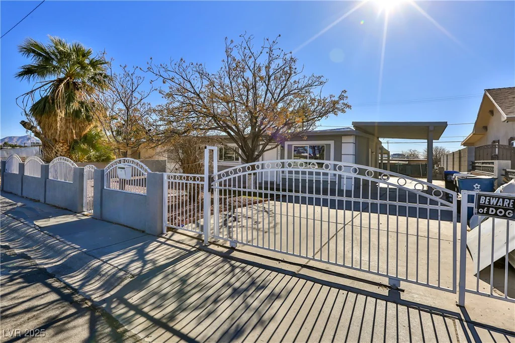1605 OAKWOOD, North Las Vegas, NV 89030