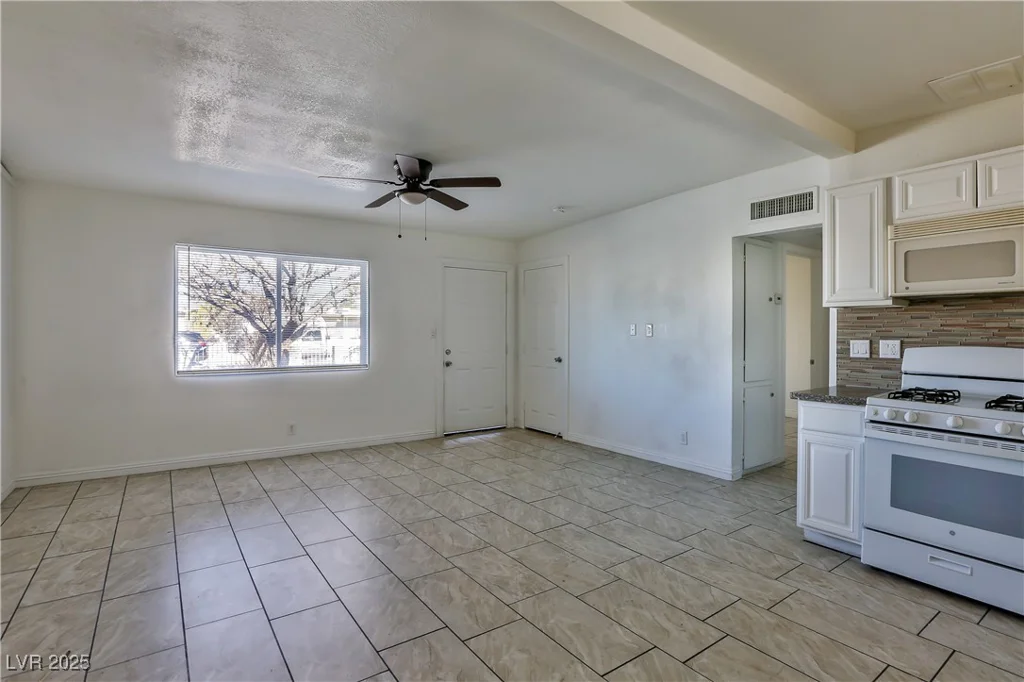 1605 OAKWOOD, North Las Vegas, NV 89030