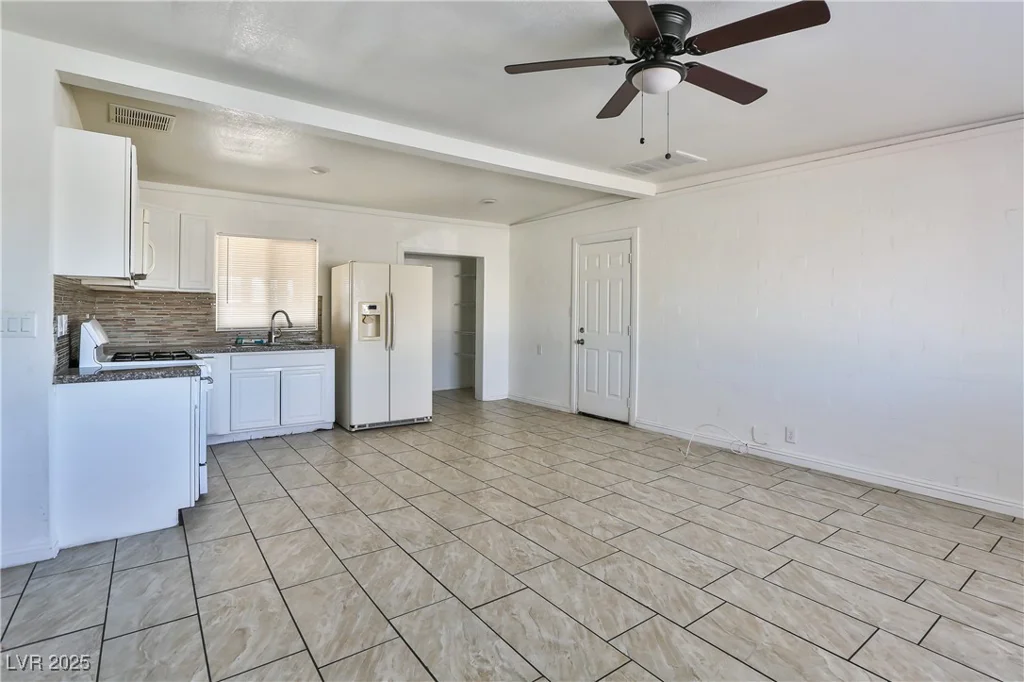 1605 OAKWOOD, North Las Vegas, NV 89030