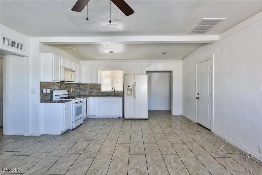1605 OAKWOOD, North Las Vegas, NV 89030