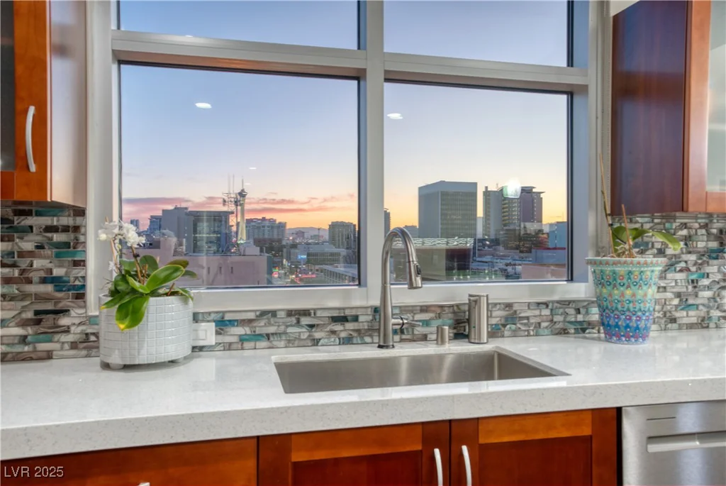 150 Las Vegas, Las Vegas, NV 89101