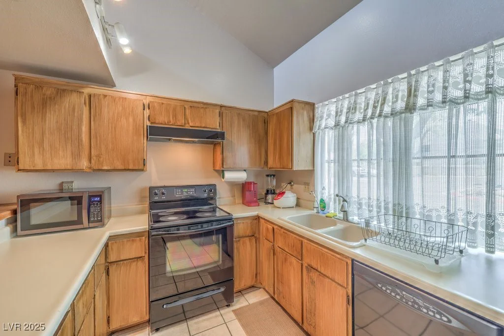 5655 Vineyard, Las Vegas, NV 89110